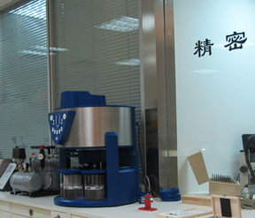 机械表进水维修车间
